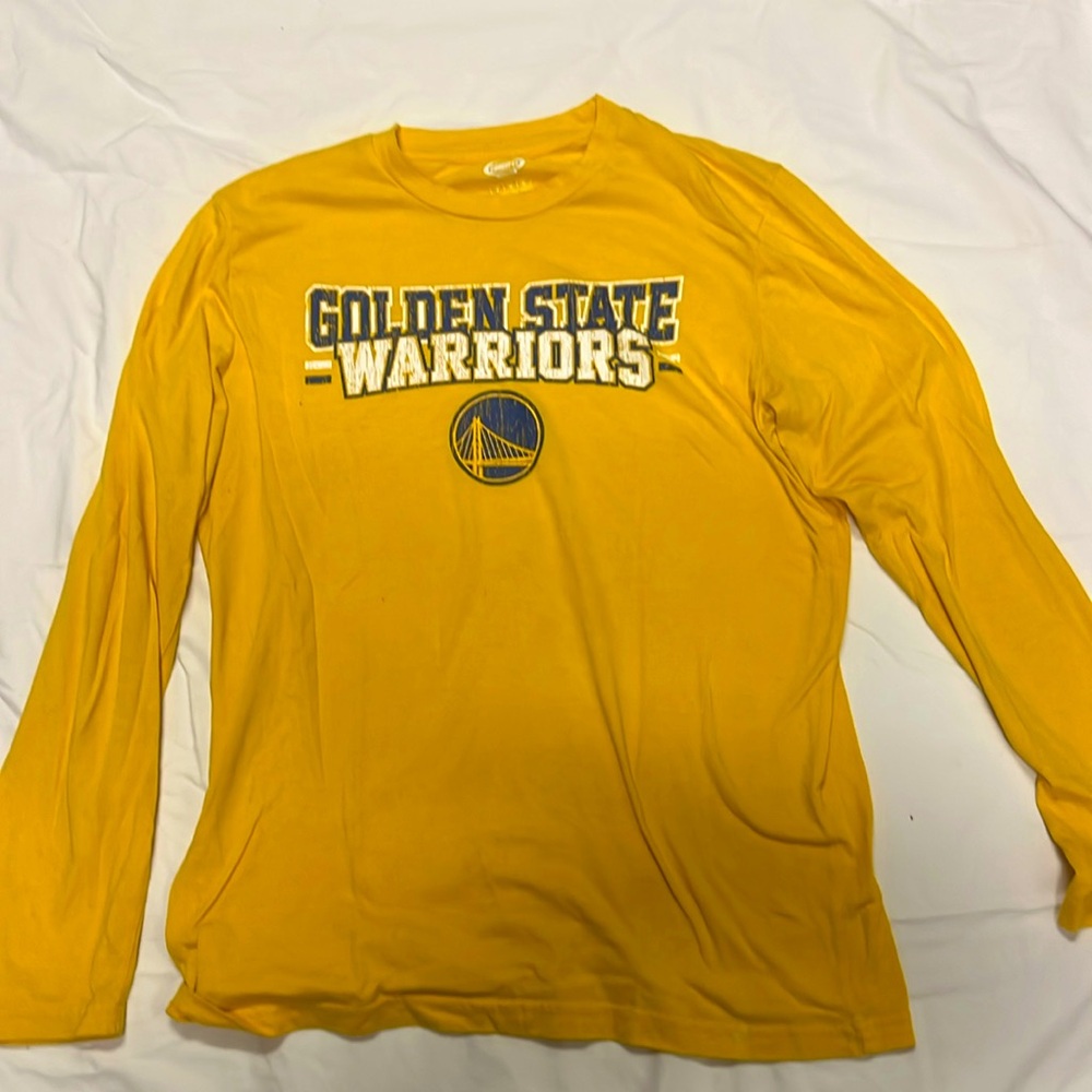 M yellow Golden State Warriors long-sleeve tee.